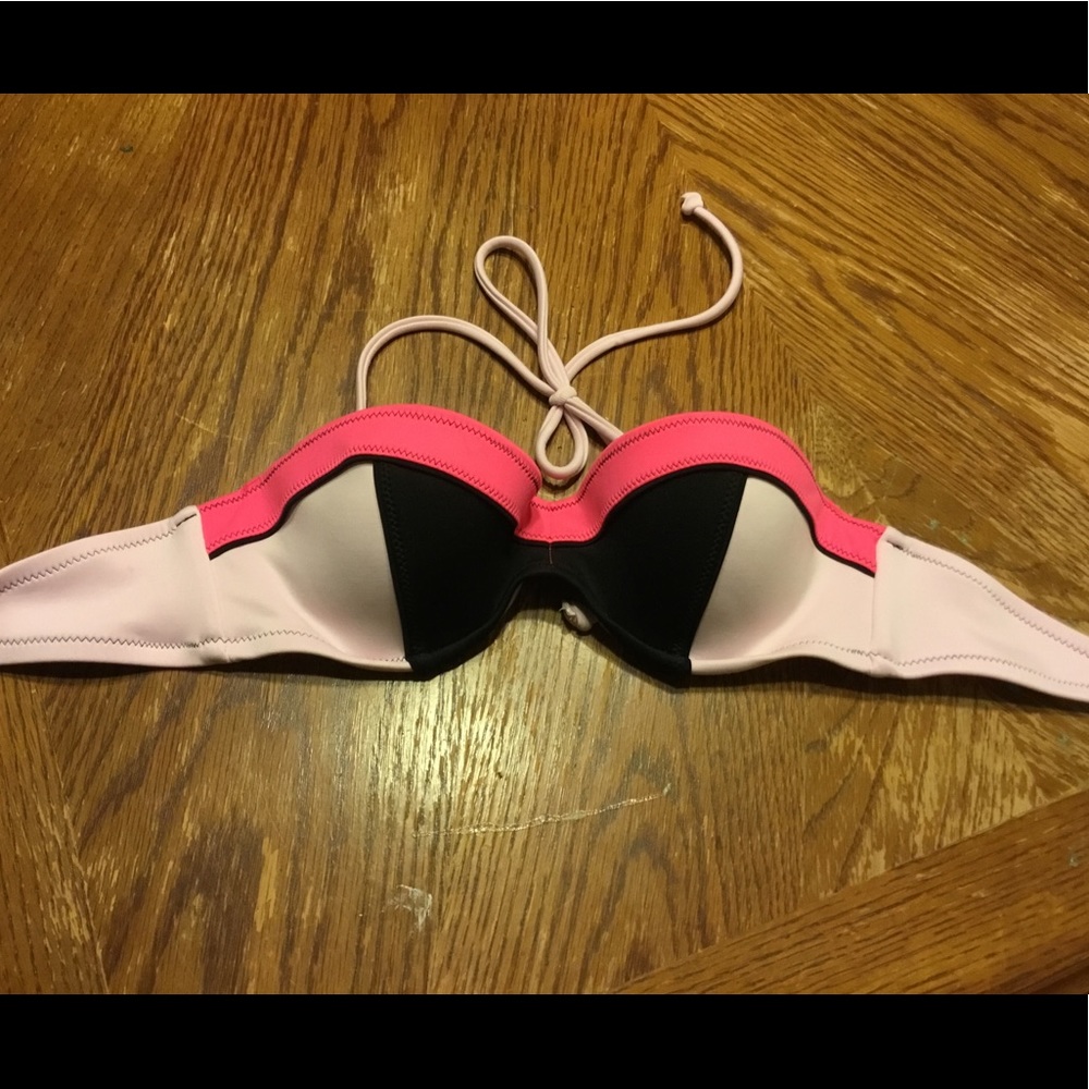 Reposhing bathing suit top
